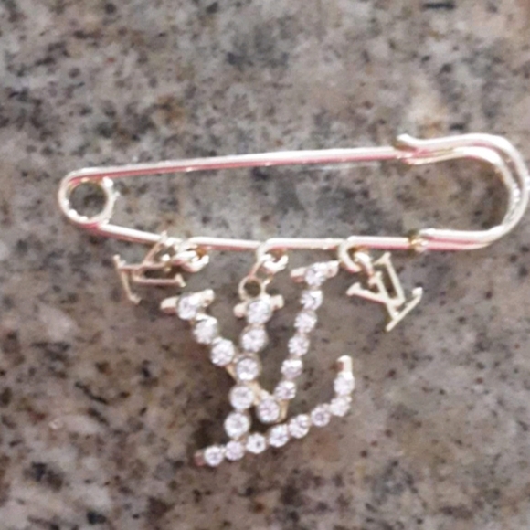 Fashion Pins & Brooches - Picture 2 of 10